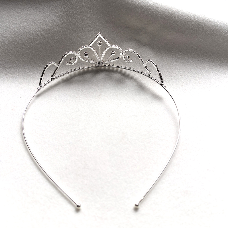 Серебряная корона со стразами, – обзор и цена Tech Accessories Women